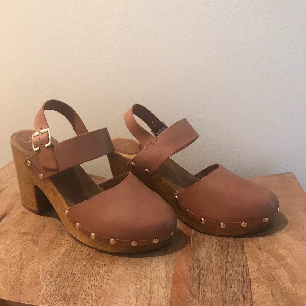 EUC Lulu’s Weslyn Cognac Leather Clog Heels
